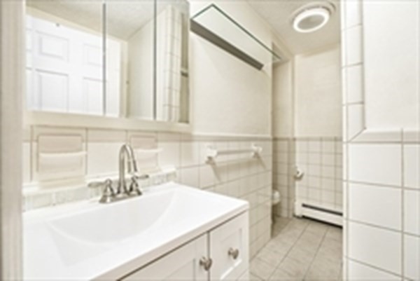 3 beds, 1 bath, 1,100 sqft, $2,500, Unit 3