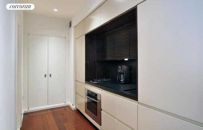 Studio, 1 bath, 660 sqft, $4,000, Unit 727