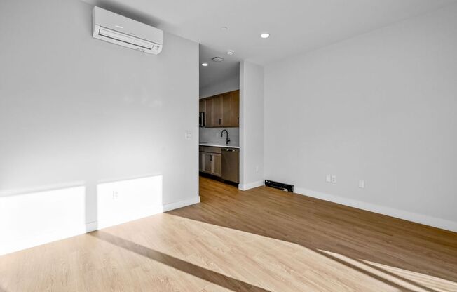 Studio, 1 bath, 392 sqft, $1,225, Unit 410