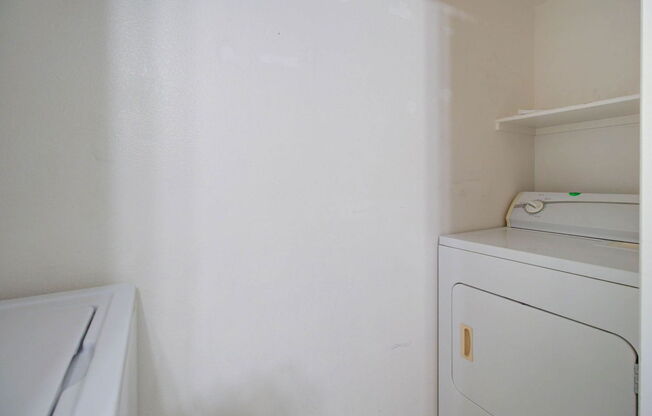 1 bed, 1 bath, 745 sqft, $1,300, Unit 2072