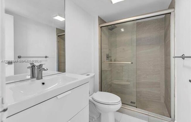 2 beds, 2 baths, 1,357 sqft, $4,000, Unit 100 Bayview Dr # 508