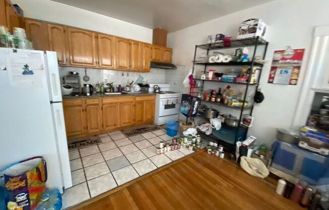 2 beds, 1 bath, $1,795, Unit 950 - A