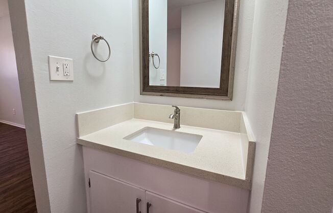 3 beds, 2 baths, 1,350 sqft, $2,898, Unit 33