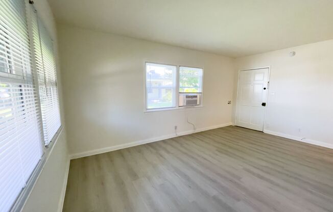 2446 N Buena Vista St