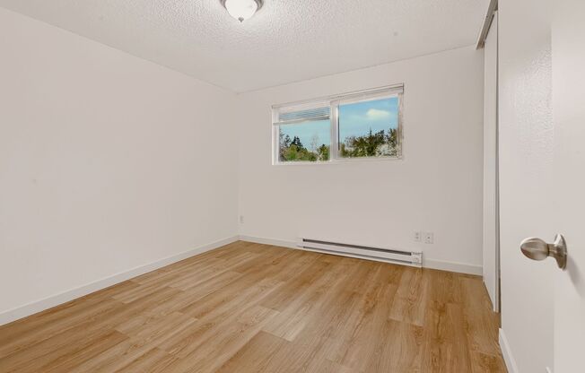 3 beds, 1 bath, 864 sqft, $1,445, Unit 39