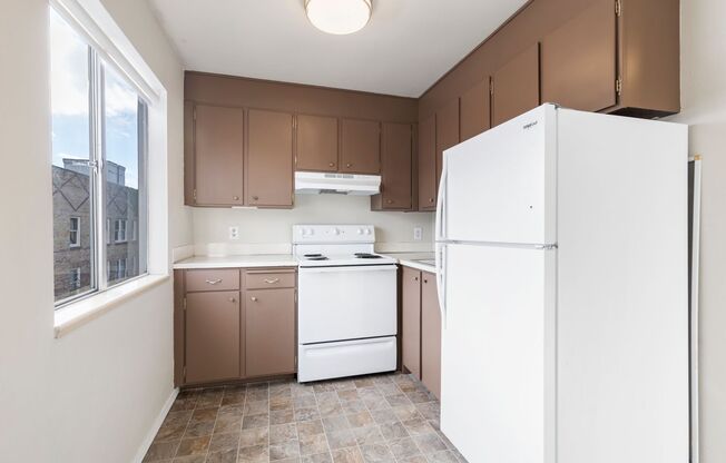 Studio, 1 bath, 410 sqft, $1,290, Unit 302