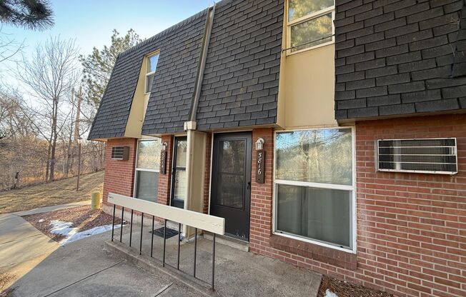 Spacious 2 Bed / 1.5 Bath in Centennial with In-Unit W/D
