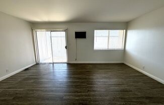 2 beds, 1 bath, 815 sqft, $1,850, Unit 535 1/2