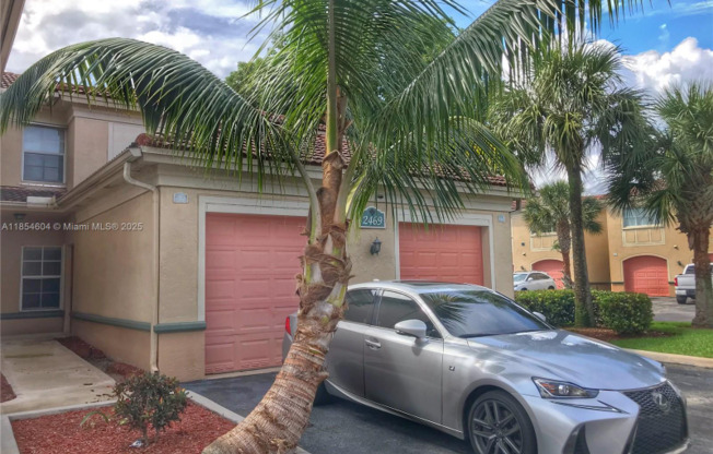 2469 CENTERGATE DR