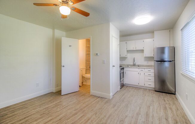 Studio, 1 bath, 300 sqft, $1,545, Unit 23