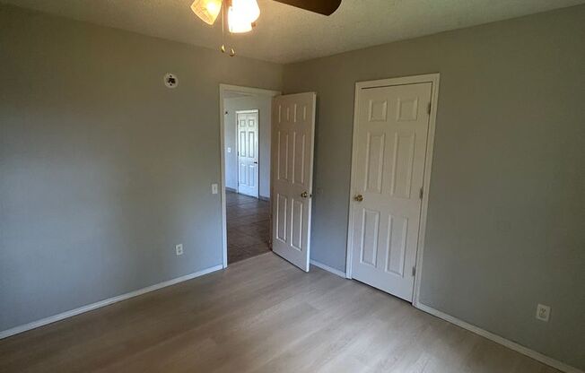 3305 SW Victoria Pl Apt 1 &amp; 2