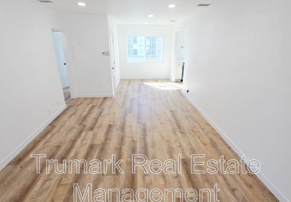 938 W GLENOAKS BLVD