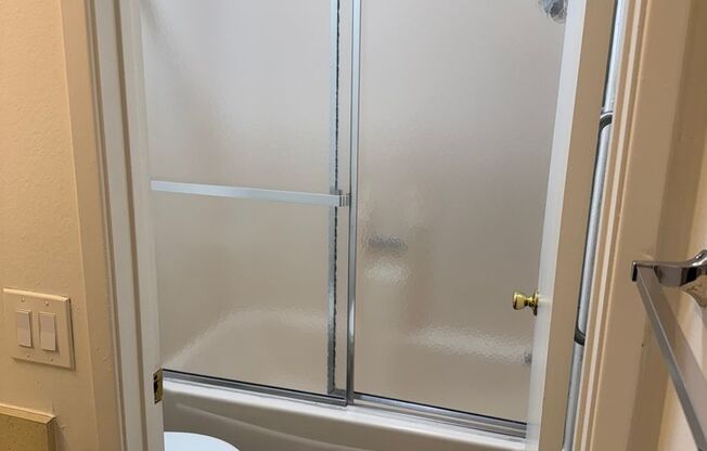 Studio, 1 bath, $995, Unit 09