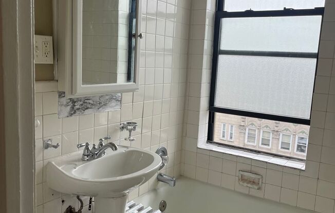 Studio, 1 bath, 280 sqft, $1,250, Unit 602