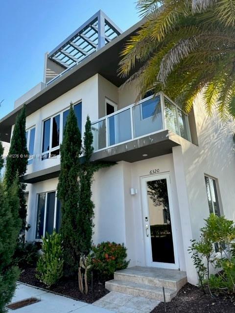 6320 NW 105 PL