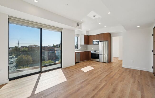 2 beds, 2 baths, 854 sqft, $4,095