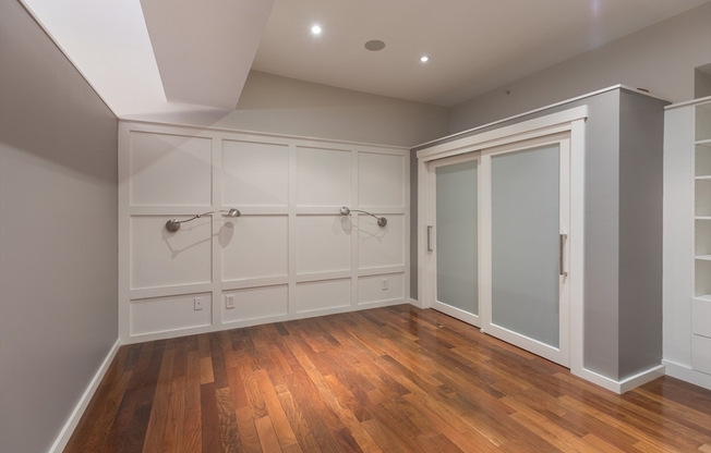 1 bed, 1 bath, 919 sqft, $4,400, Unit 411