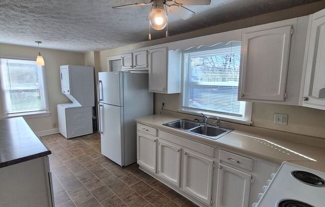 2 beds, 1 bath, 750 sqft, $995, Unit 01