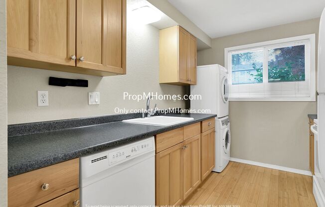 Charming 2-Bedroom Haven in the Heart of Sunset - A Blend of Serenity and Convenience!