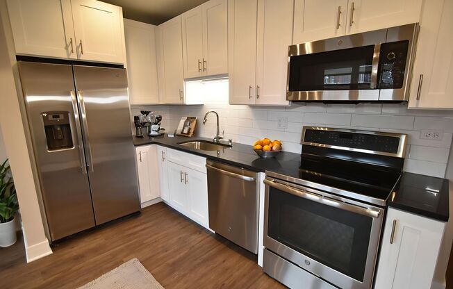 2 beds, 2 baths, 975 sqft, $4,275, Unit 3833-722