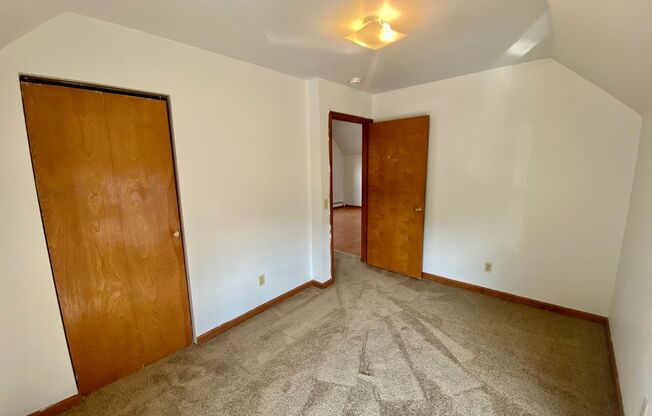 3 beds, 1 bath, $1,450, Unit 3