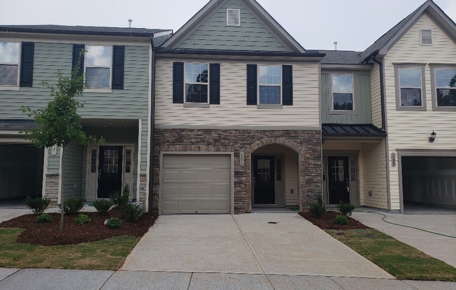 3BD/2.5BA townhome w/ garage in Flowers Plantation in Clayton!