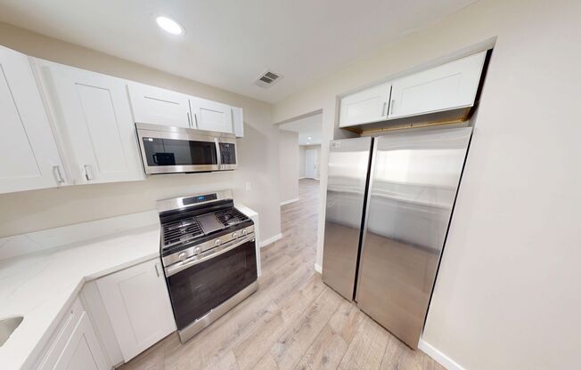 Comfortable 4 Bed 2 Bath House!!