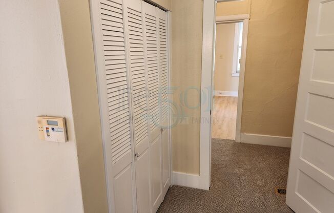 2 beds, 1 bath, $1,095, Unit Battery, 2219 S.