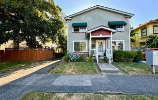 Renovated 3 Bed, 1.5 Bath Townhouse in Inner NE Portland Triplex