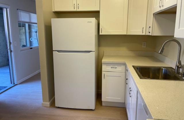4416 Moorpark AVE 2