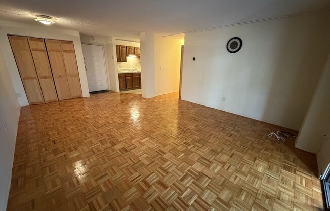 2 beds, 2 baths, 900 sqft, $3,300, Unit 3E