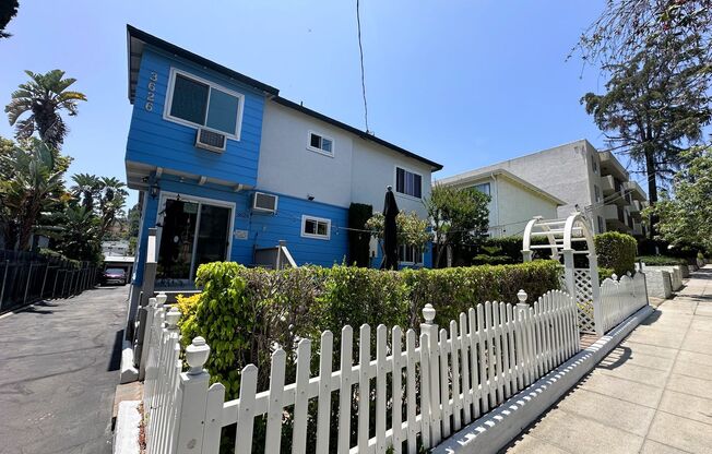 Vintage, like fine wine: 1 Bedroom Apartment in Highly Desired Neighborhood with Beautiful Views!
