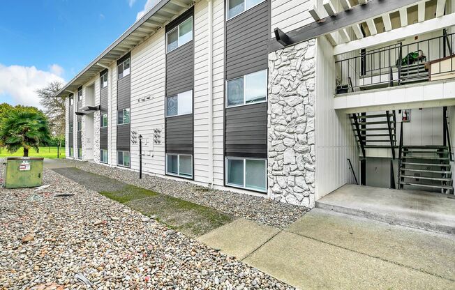 2 beds, 1 bath, 880 sqft, $1,395, Unit #1