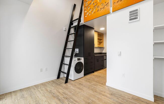 Studio, 1 bath, 270 sqft, $1,350, Unit 408