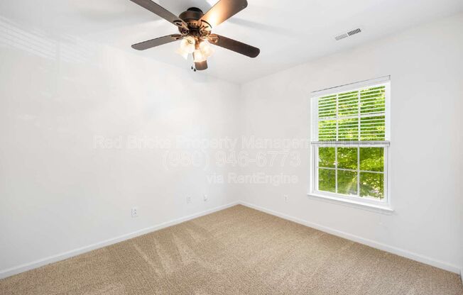 3 beds, 2.5 baths, 1,387 sqft, $1,695