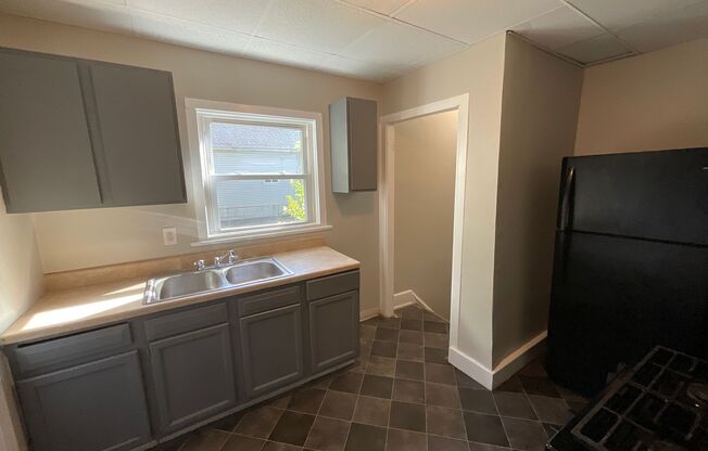 2 beds, 1 bath, $1,150