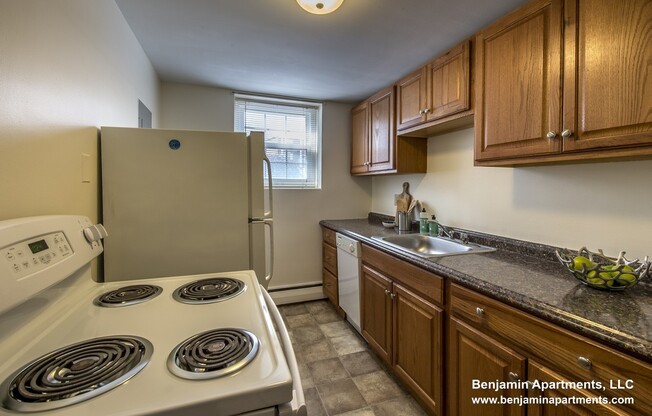 2 BRATTLE DR