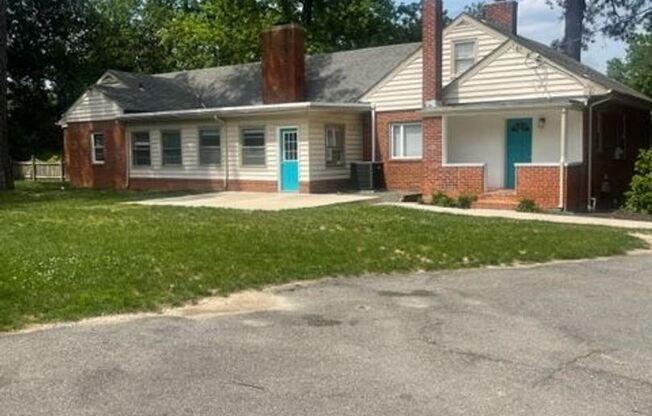 Charming 5 Bedroom Rancher Available Now !