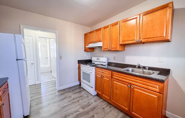 1 bed, 1 bath, 471 sqft, $1,300, Unit 37B1