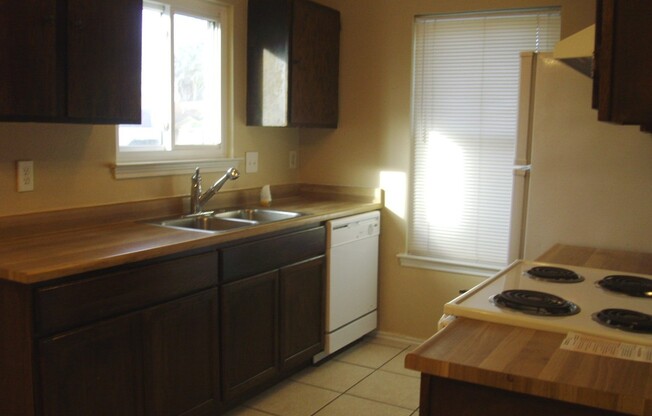 2 beds, 1 bath, $1,275