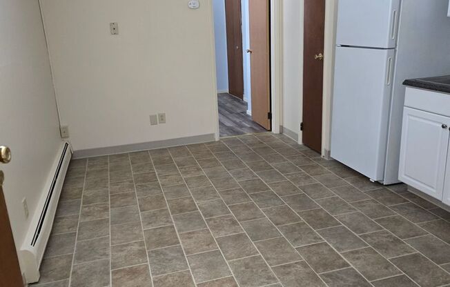 1 bed, 1 bath, 350 sqft, $955, Unit 031