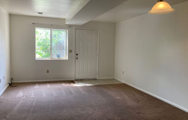 Great, affordable 2BR in Lafayette. Back patio, W/D connections! (SirG)