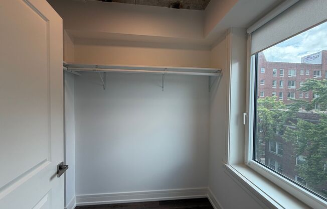2 beds, 2 baths, 908 sqft, $3,575, Unit 952-511