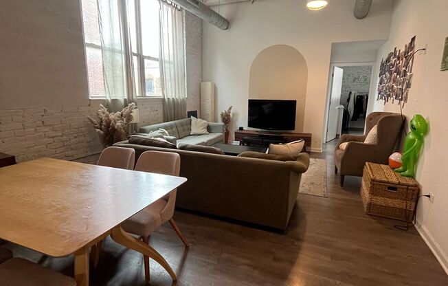 2 beds, 2 baths, $2,975, Unit 302