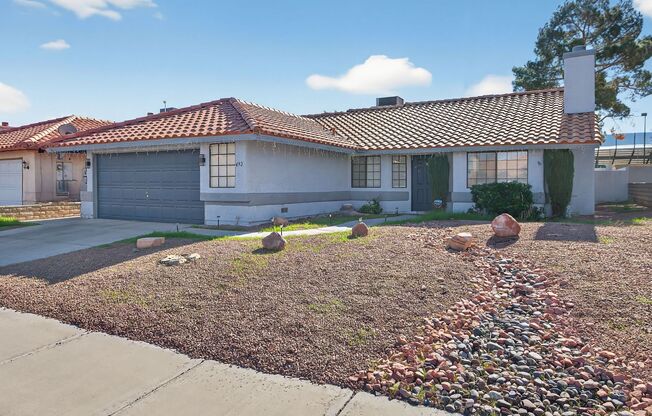 NO HOA! MOVE-IN READY 3-BEDROOM HOME IN HENDERSON! 2 BATHS / 2-CAR GARAGE