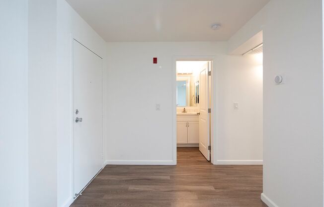 2 beds, 2 baths, 965 sqft, $2,895, Unit 219