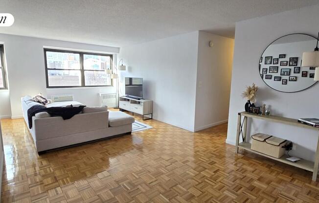 3 beds, 1.5 baths, $8,350, Unit 14G