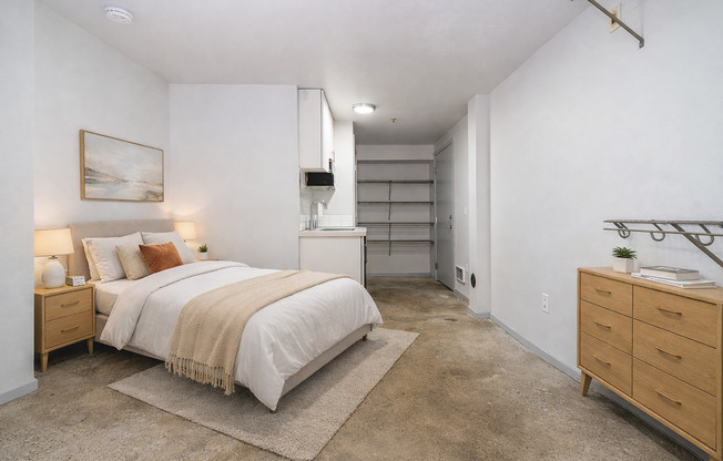 Studio, 1 bath, 160 sqft, $700, Unit H101