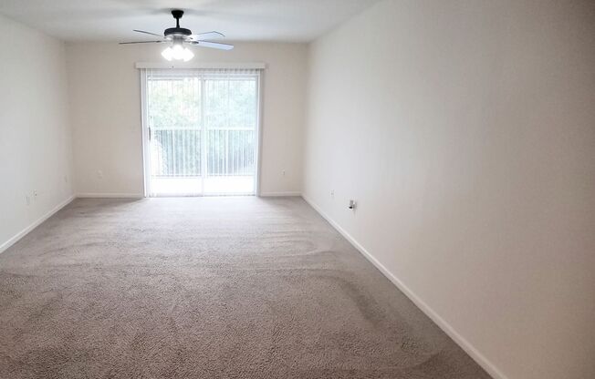 Beautiful 1/1 Condo x Rent @ The Crest at Waterford Lakes Close to UCF and Valencia College !!!