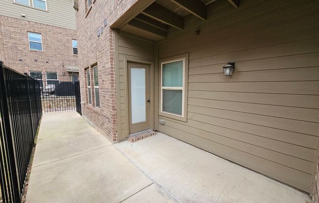 3 beds, 2.5 baths, $2,695